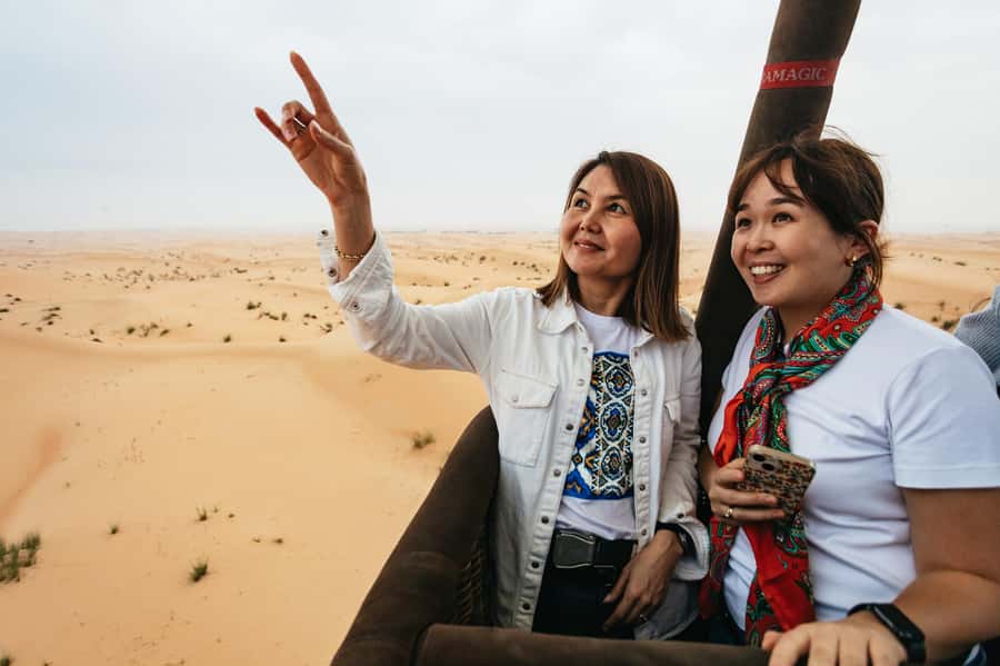 Dubai: Sunrise Hot Air Balloon Tour Over the Desert - Key Things That Make This Balloon Ride Special