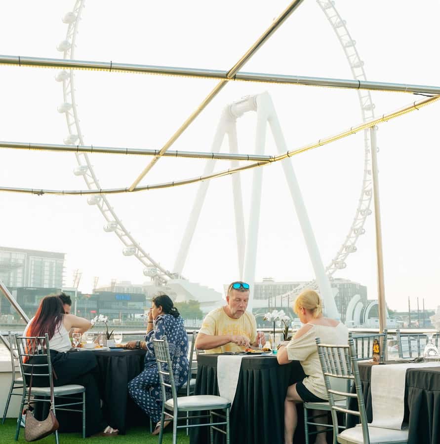 Dubai: Sunset or Dinner Cruise with Live Music & Open Bar - Live Music: The Part That Turns Dinner Into an Event