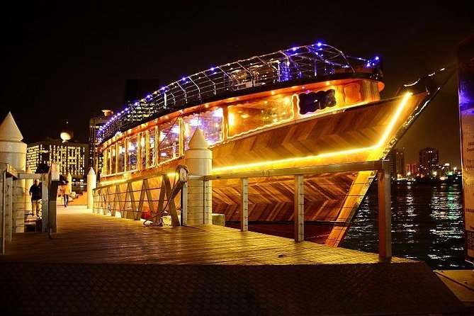 Dubai Super Saver: Desert Camp Experience by 4x4 and Dhow Dinner Cruise - The dhow dinner cruise on Dubai Creek: what you see, what you eat, and what can surprise you