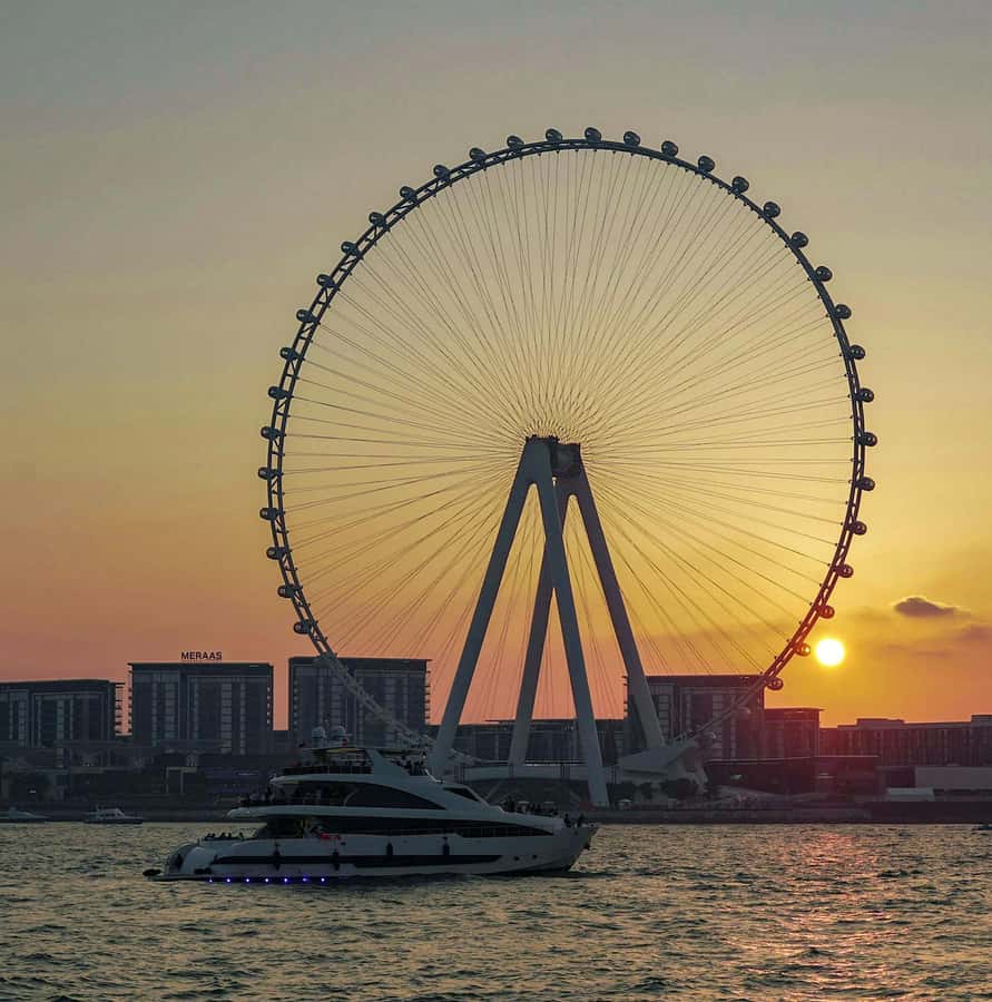 Dubai: Superyacht Experience with Live Music & Drinks - Live DJ, saxophone moments, and how the decks divide the mood