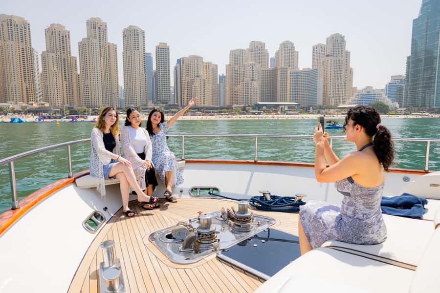 Dubai: The Luxury Yacht Tour with Live BBQ Option - Dubai Harbour to Palm Jumeirah, the smart way to see the coastline