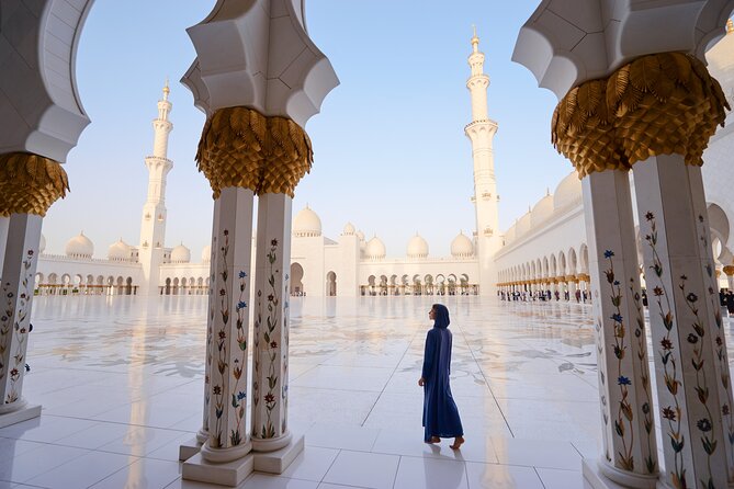Dubai to Abu Dhabi Day Trip: Grand Mosque, Palace & Etihad Towers - Sheikh Zayed Grand Mosque Center: The Most Important Stop on the Circuit