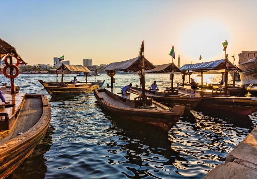Dubai: Top City Attractions Photo Stop Tour - Deira, Old Dubai, and the creek boats: the human-scale ending
