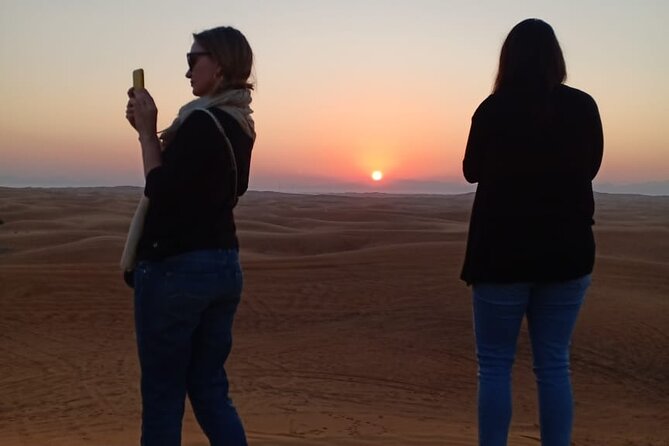 Dubai: Unique SUNRISE 4WD Red Dunes Safari - Desert lifestyle context with a real guide