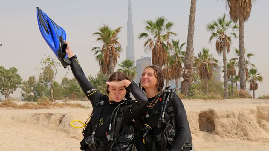 Dubai: VIP Private Scuba Dive with Free Hotel Transfer - Languages and how to get comfortable fast