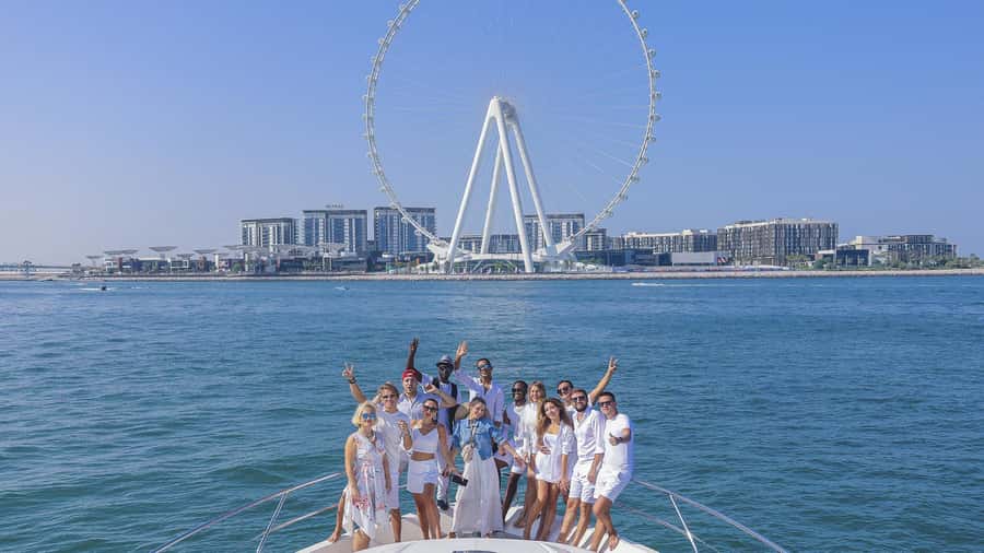Dubai Waves & Dunes: Luxury Yacht Cruise w/ Red Dunes Safari - The yacht cruise options: pick your pace, pick your landmarks