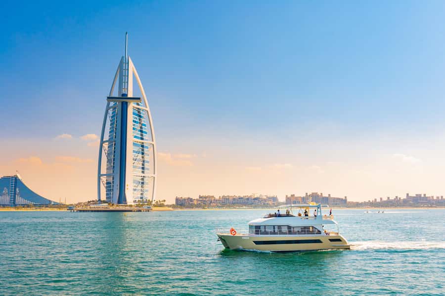 Dubai Waves & Dunes: Luxury Yacht Cruise w/ Red Dunes Safari - Who should book this tour, and who should pass