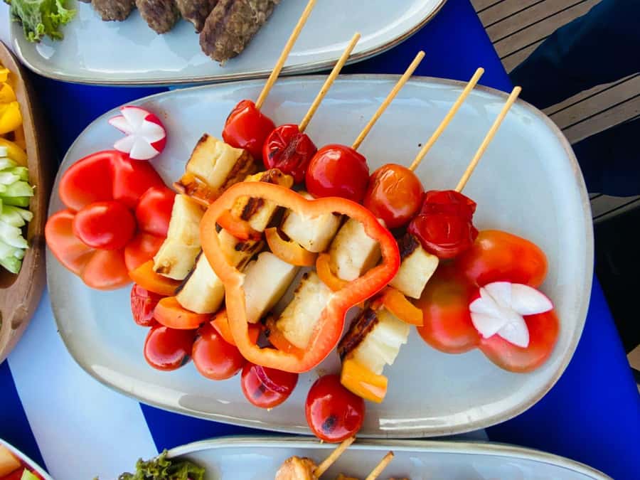 Dubai: Yacht Cruise with Swimming, Snorkeling and BBQ Lunch - Who This Yacht Cruise Is Best For