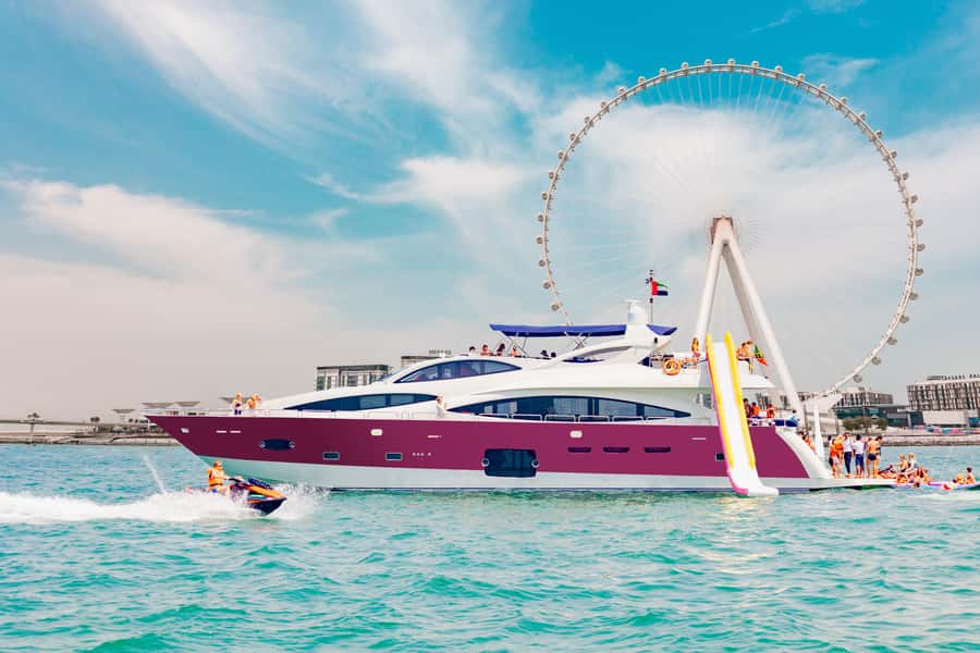 Dubai: Yacht Cruise with Swimming, Snorkeling and BBQ Lunch - Getting to the Yacht Club: The 2-Minute Walk That Matters