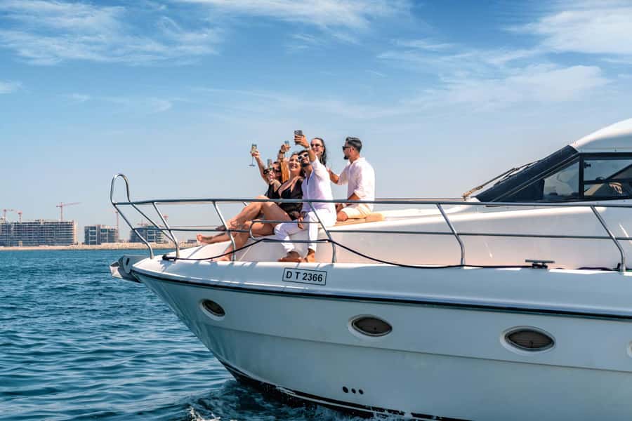 Dubai Yacht Tour - Boat Trip upto 12 guests Private event - Key points to know