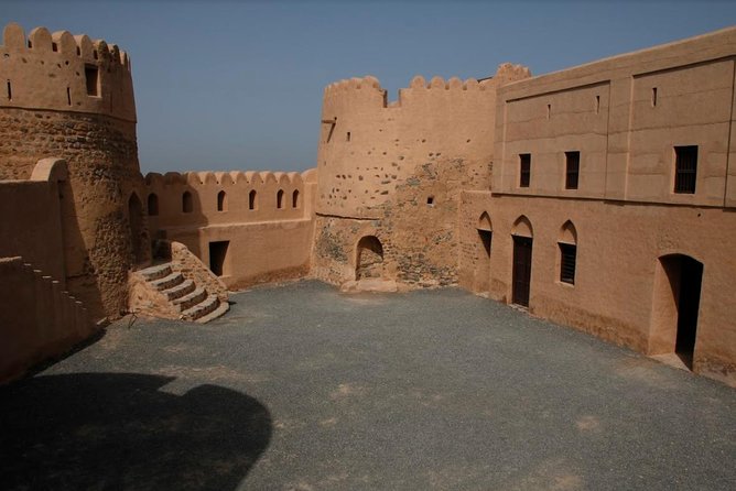 Five Emirates Full Day Tour from Dubai with Hotel Transfers - Where the Day Can Feel Rushed: Short Stops, Extra Entries, and Meals Off the Map