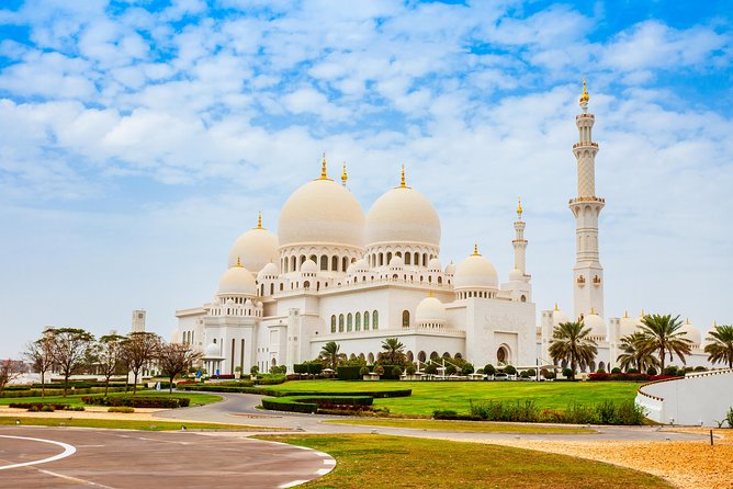 From Abu Dhabi: Grand Mosque, Qasr Al Watan Palace & Etihad Tower - Etihad Towers observation deck: quick wow views