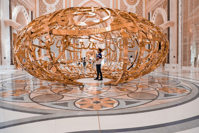 From Abu Dhabi: Sheikh Zayed Mosque, Royal Palace & Etihad Tower - Etihad Towers: a short stop with movie-poster energy
