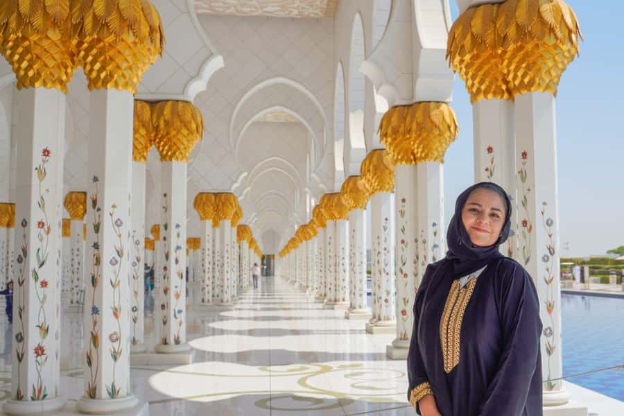 From Dubai: Abu Dhabi Grand Mosque & Louvre Museum Full-Day - Timing at the mosque: what to do when photos compete with the schedule