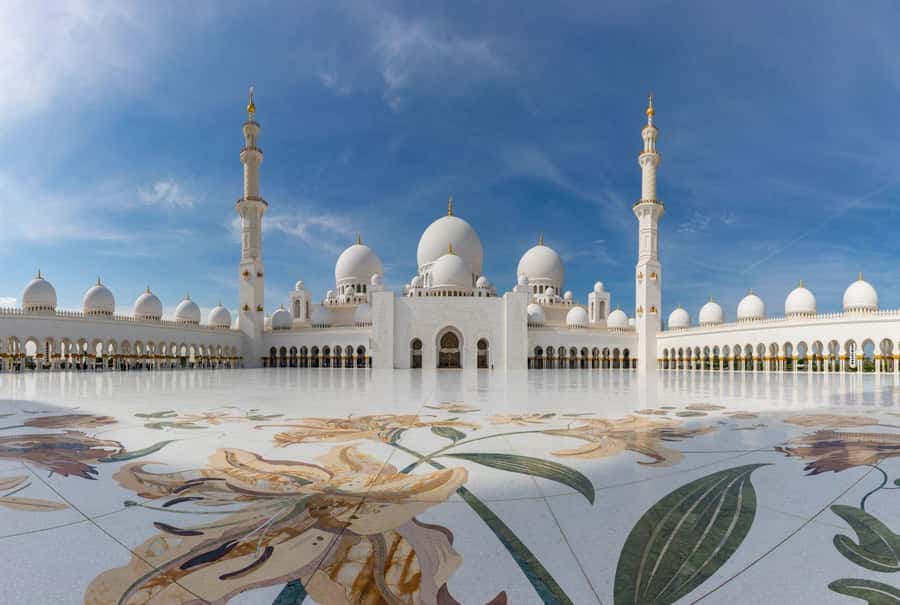 From Dubai: Abu Dhabi Grand Mosque & Louvre Museum Full-Day - Guides, group flow, and why the “human factor” matters here