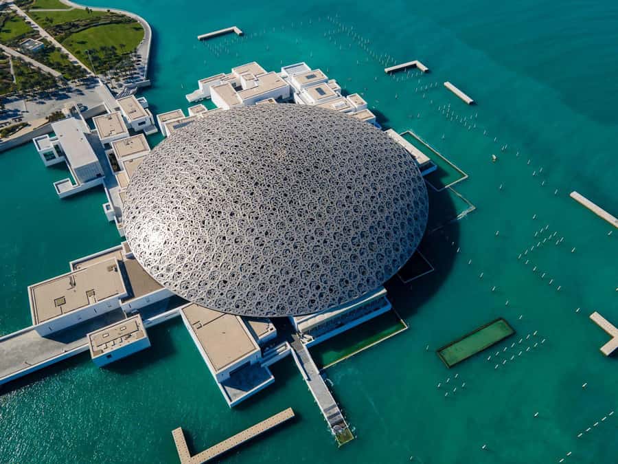 From Dubai: Abu Dhabi Grand Mosque & Louvre Museum Full-Day - Sheikh Zayed Grand Mosque: the dress code and the wow factor