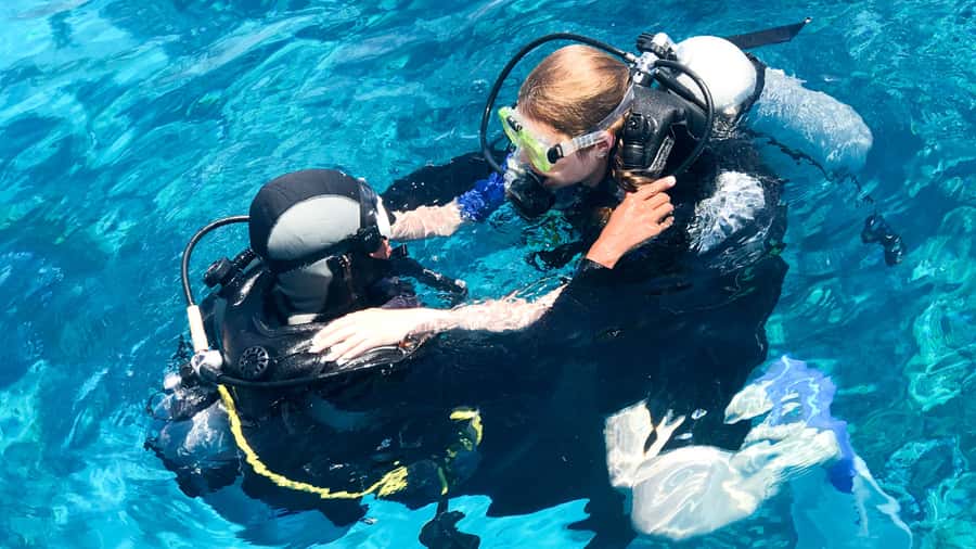 From Dubai: Fujairah Scuba Dive and Snorkeling - Logistics and Attitude: Safety Wins, Photo Expectations, and Ride Quality