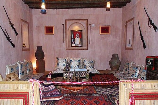 Fujairah East Coast Tour with Visit to Sheikh Zayed Mosque - Friday Market: local shopping without the “tour trap” feeling