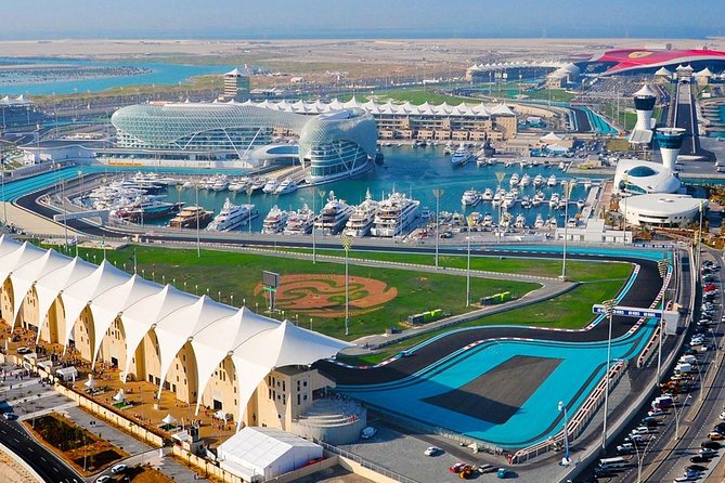 Full Day Abu Dhabi City Tour + BAPS Mandir Visit, guide transfer - Emirates Palace Marina and the Corniche Breakwater photo moment