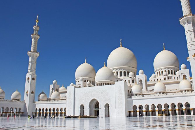 Full Day Abu Dhabi City Tour + BAPS Mandir Visit, guide transfer - Pickup, ride comfort, and how the day actually starts