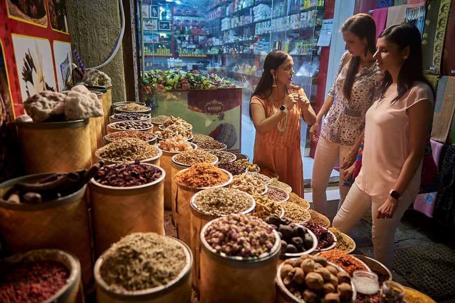 Historic Forts, Boats and Pearls of Old Dubai Walking Tour - Timing, Walking Pace, and What to Bring
