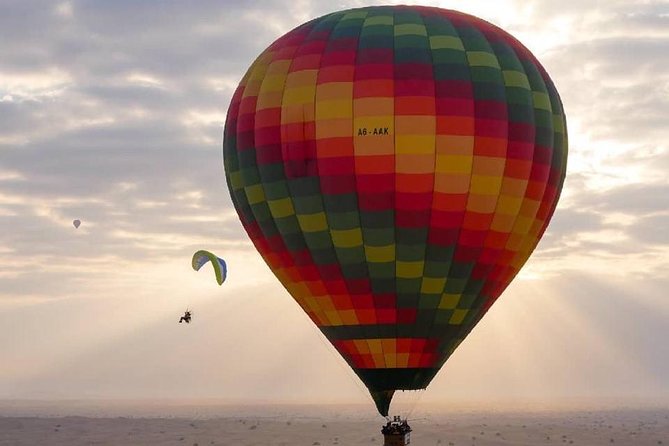 Hot Air Balloon Ride Over Dubai Desert inlcuding Transfers - Inside the basket: flight time, height, and what you’ll actually see