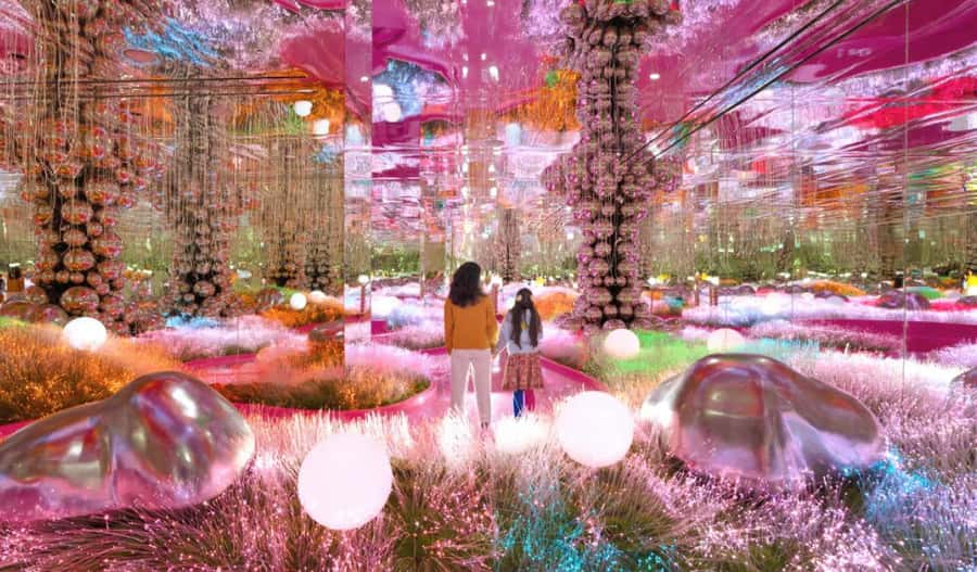 House of Hype - Dubai’s Ultimate Immersive Experience - Live performances in the middle of everything