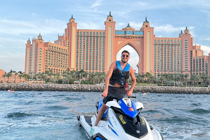 Jetski Dubai: 60Min Burj Al Arab & Atlantis the Palm - Stop 1 at Atlantis the Palm: a quick Lakrids By Bulow break