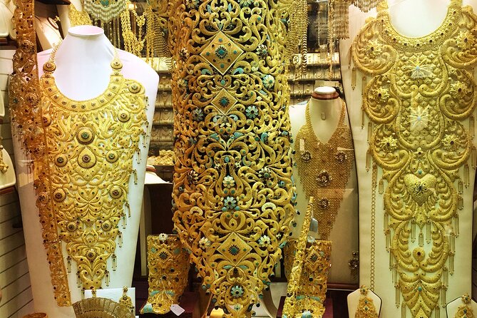 Local Street Food and Guided Walking Tour of Dubai Old Town - Shiva Temple, then Textile Souk: faith and fabrics in the same route