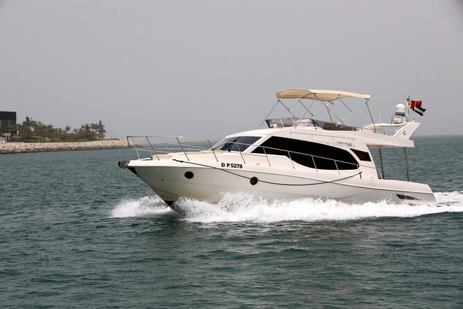 Luxury Yacht Charter : Dubai Marina, Atlantis The Palm & Burj Al Arab - On-board comfort: music, drinks, towels, and space