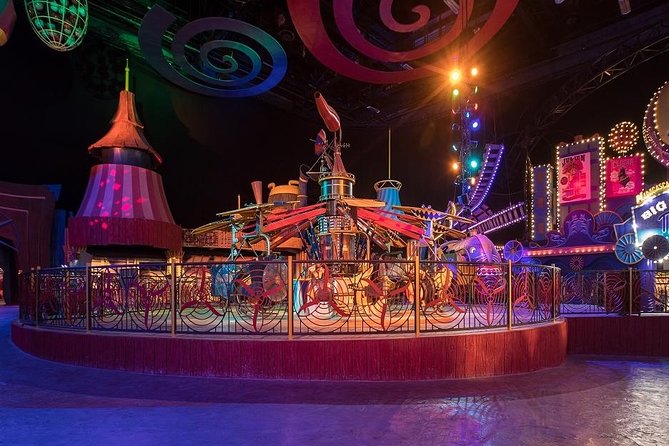 Motiongate Theme Park with Private Transfer - Food and drinks: budget for real-world theme park pricing