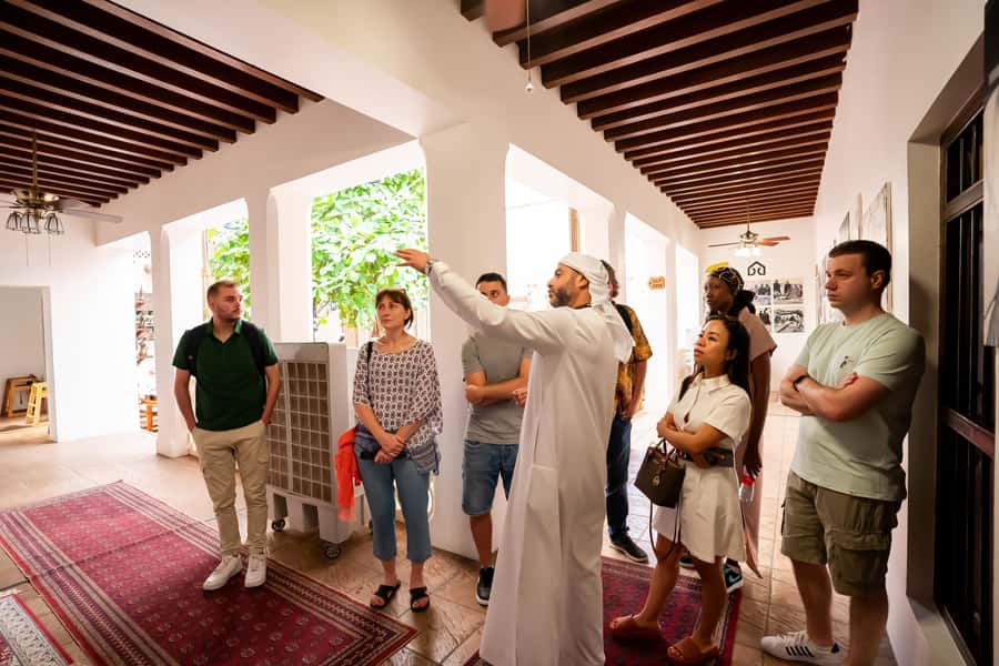 Old Dubai Guided Tour With Photographer: Souks & Street Food - Meeting in Al Fahidi, then getting your bearings fast