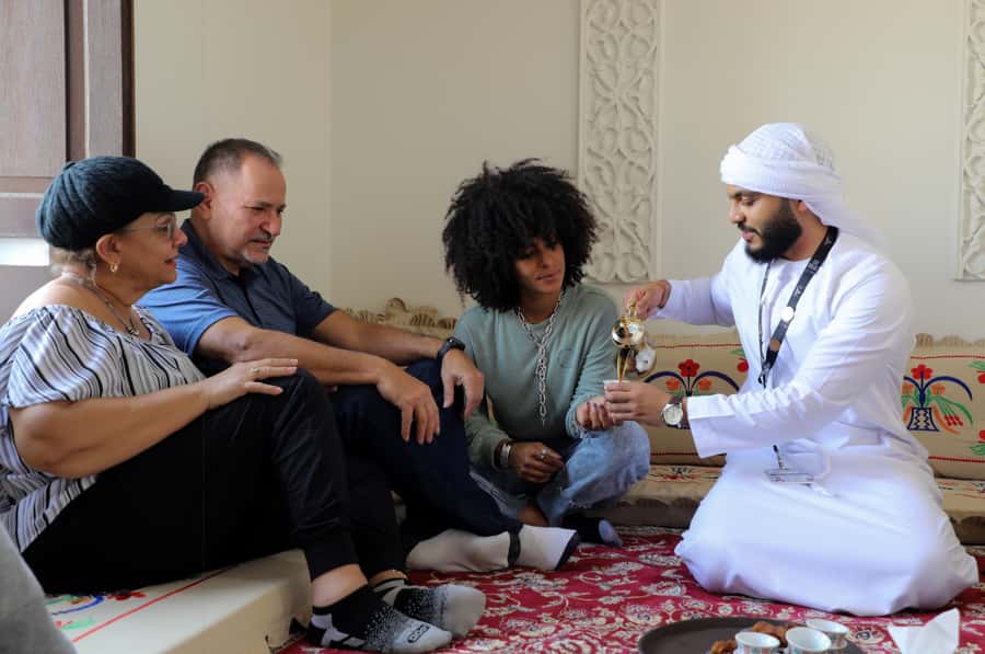 Old Dubai Guided Tour With Photographer: Souks & Street Food - Grand Souk and the shopping streets, without pressure