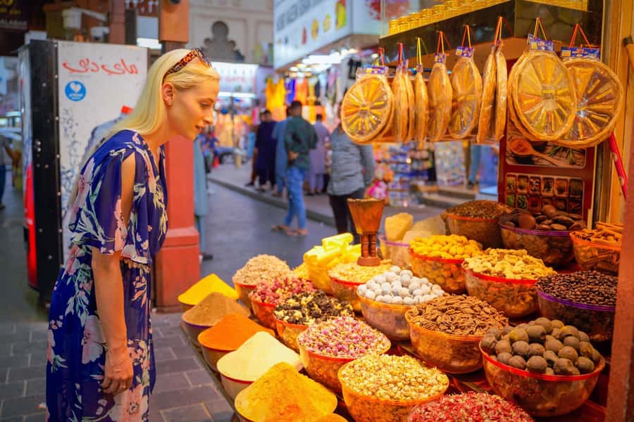 Old Dubai Guided Tour With Photographer: Souks & Street Food - Gold Souk: what to look for and how to enjoy the spectacle