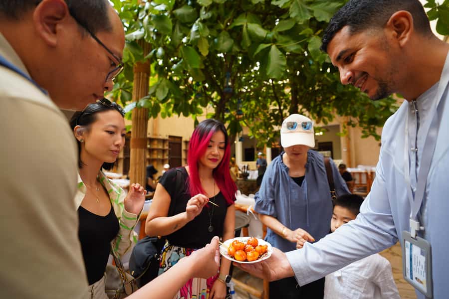 Old Dubai: Premium Guided Tour with Street Food & Abra Ride - Logistics you should know before you go