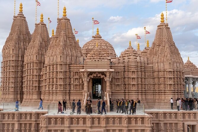 Premium Abu Dhabi City Tour With Hindu Temple Visit - Private - Sheikh Zayed Grand Mosque Center: marble details and an open-door welcome
