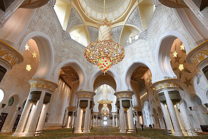 Premium Abu Dhabi Full-day City Tour in A 4x4 Private Vehicle - Corniche promenade and the Date Market: the most relaxing break of the day