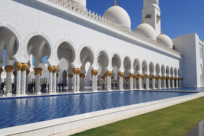 Premium Half Day Abu Dhabi Grand Mosque Tour from Dubai - Arrival and first steps inside the mosque complex
