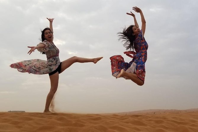 Private 4Hours Red Dunes Safari Camel Ride ,Falcon & Dune Thrills - Falcon Photo Opportunity: Culture in a Hands-On Moment