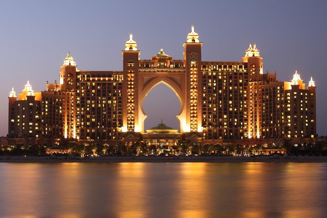 Private 5 hours Dubai city tour - Jumeirah Mosque and the beach side photo moment
