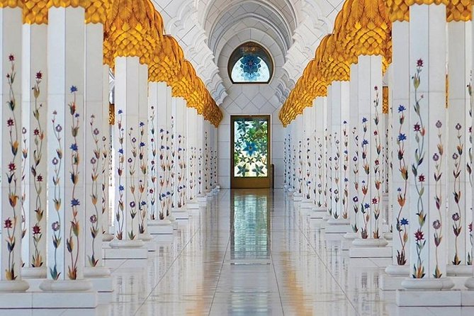 Private Abu Dhabi City Tour with Louvre Museum & Lunch - Heritage Village: crafts, tradition, and a lower-speed pause