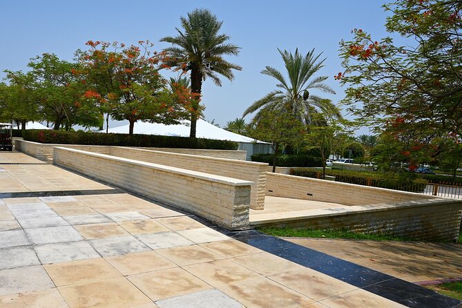 Private Abu Dhabi Sightseeing Tour from Dubai - Dates Market: a guided bite-sized look at daily Emirati life