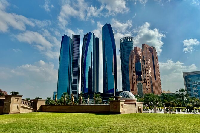 Private Abudhabi City Tour from Dubai - Marina Mall and the Corniche: where your lunch moment happens