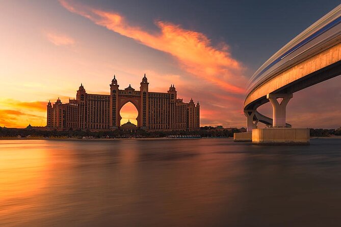Private Dubai Sunset and Night Sightseeing Tour - Souk Madinat Jumeirah: Arabian mini-city vibes in a luxury setting