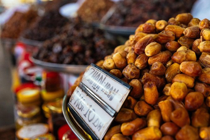 PRIVATE Food Tour: The 10 Tastings of Dubai With Locals - Vegetarian-friendly options that actually matter