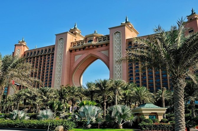 Private Half Day Modern Dubai City tour with Lunch - Palm Jumeirah and Atlantis: the most famous photo stop on the list