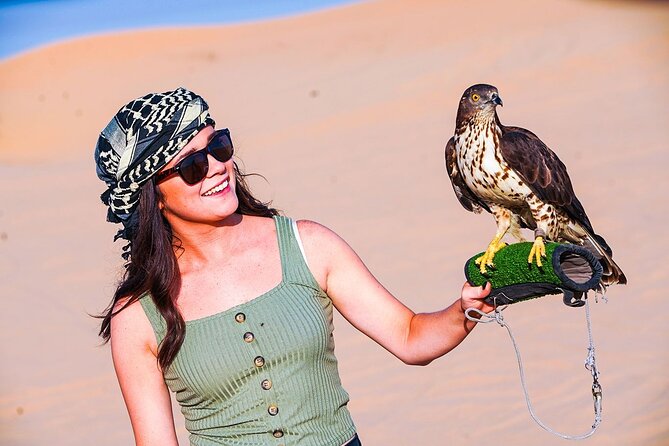 Private Premium Desert Safari 4x4 Vehicle with BBQ Dinner - DUBAI - Sandboarding: the activity that turns the dunes into a playground