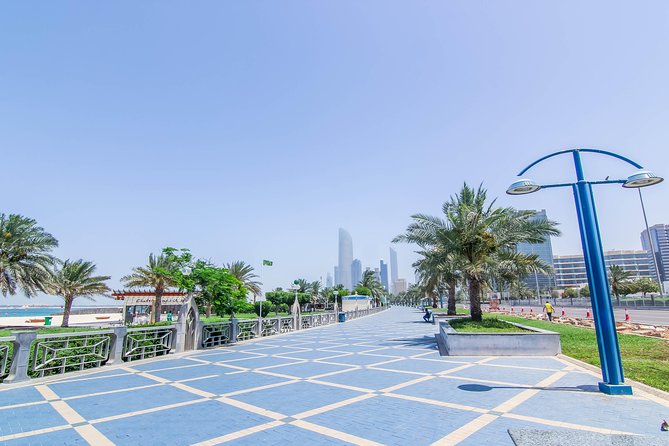 Private Tour: Abu Dhabi Full-Day City sightseeing with Transport from Dubai - Heritage Village and Date Market: pre-oil Abu Dhabi in small doses