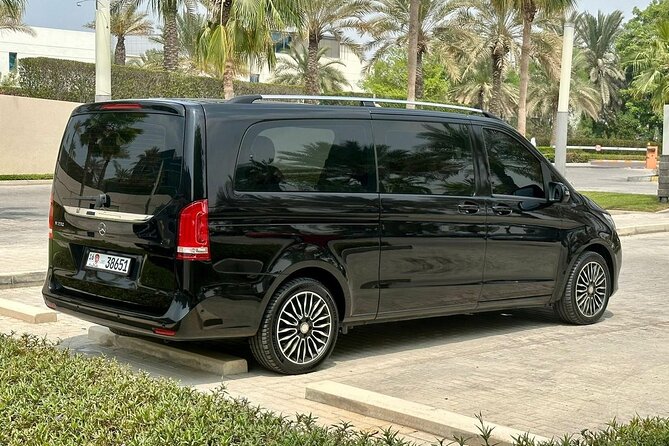 Private Transfer - Airport | Hotels | Port | City - Abu Dhabi - The ride experience: English-speaking chauffeur and smooth, clean comfort