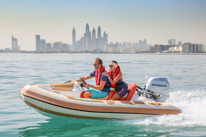 Self-Drive Speedboat Tour in Dubai - The pace change: zooming to Burj Al Arab for quick photos